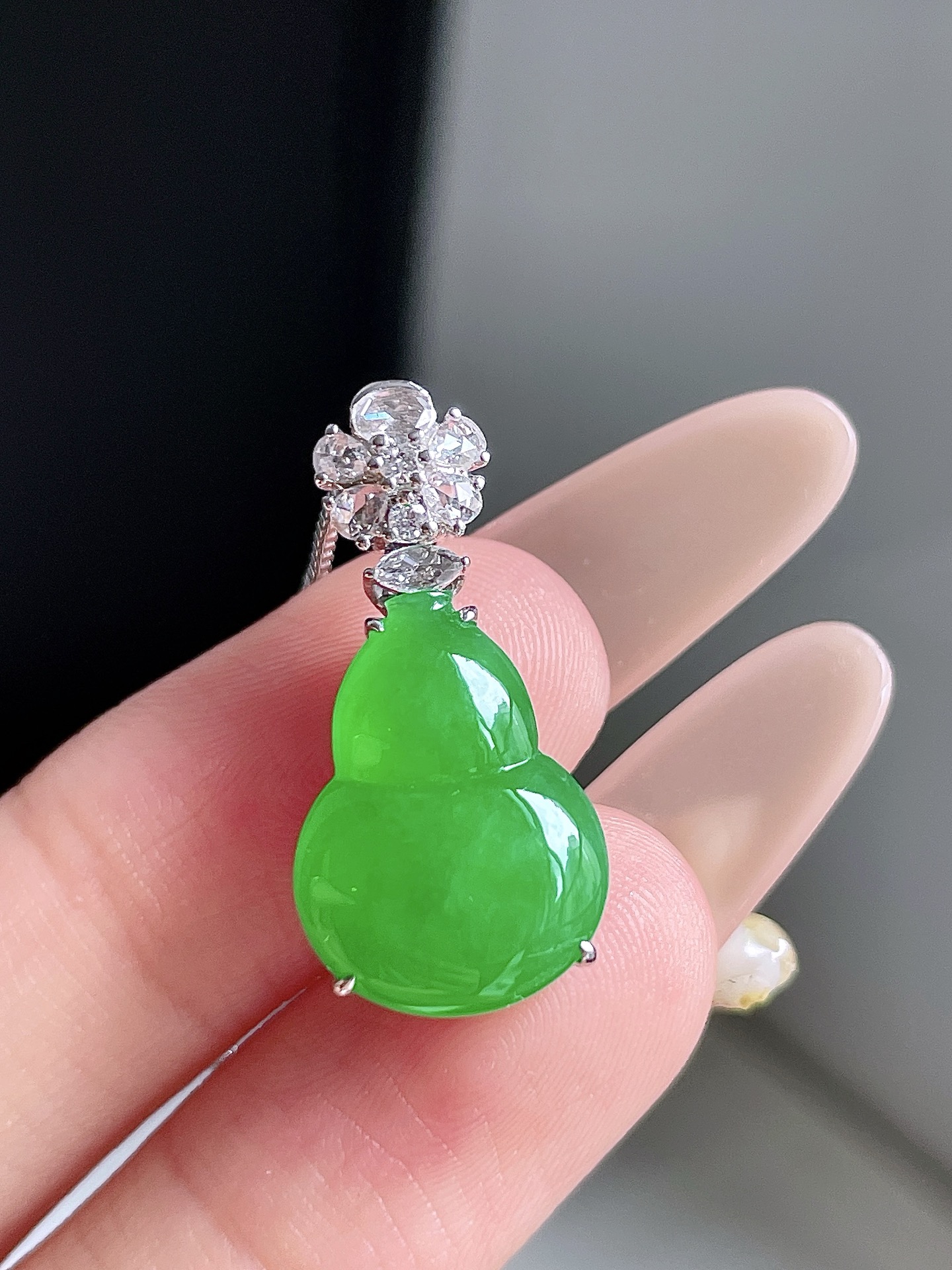 ️ 满绿葫芦,无裂,18k金镶嵌,整体 24.9,裸石 16.2/12.1