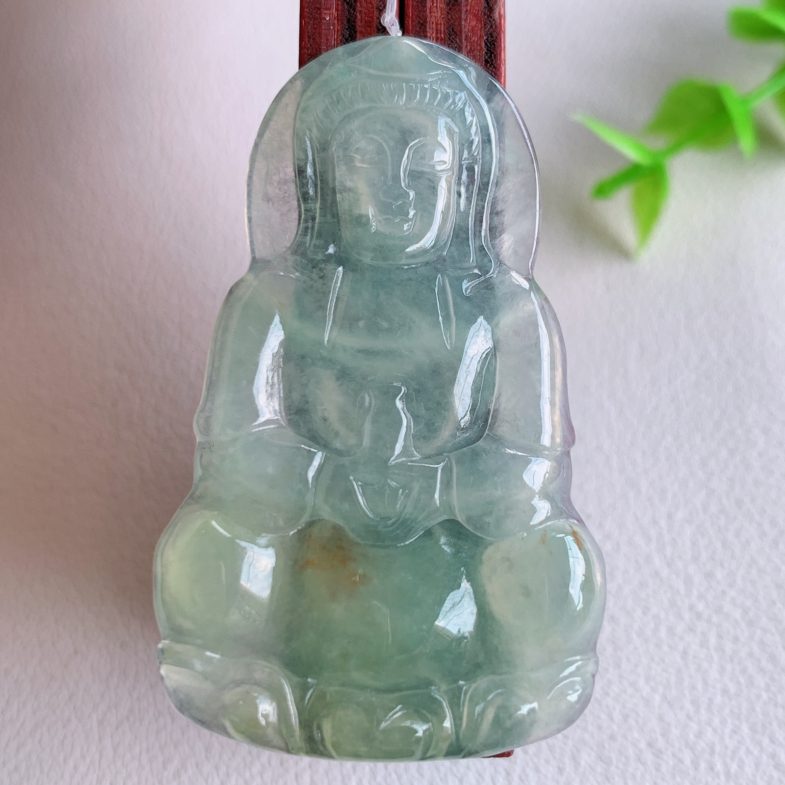 冰润精雕观音吊坠，法相端庄大气，工艺精湛，种色浓郁，细腻饱满冰润，种老水足，收藏佳品，佩戴大气  W49.14  尺寸：47.5-28.5-4.2mm