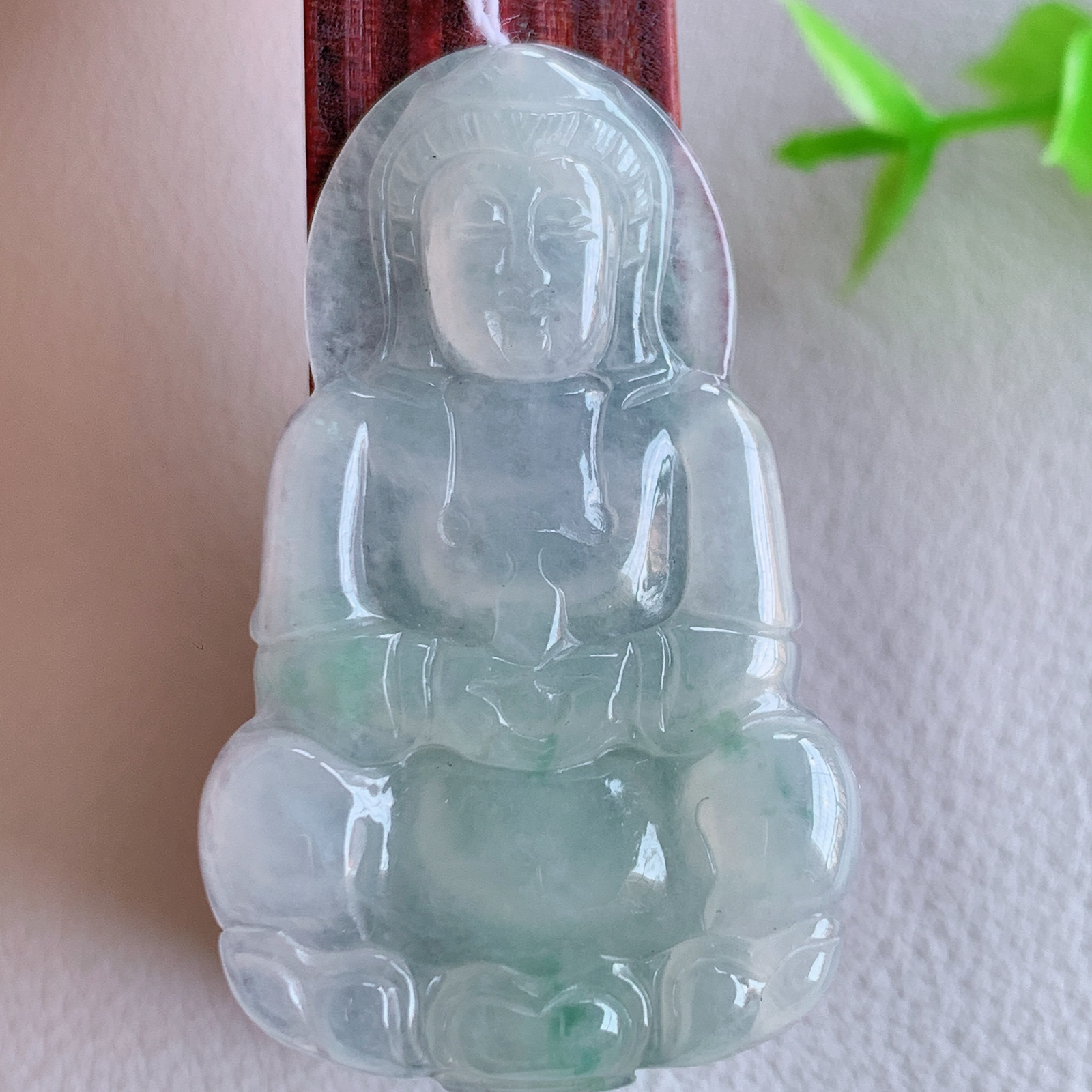 冰润精雕观音吊坠，法相端庄大气，工艺精湛，种色浓郁，细腻饱满冰润，种老水足，收藏佳品，佩戴大气  W415.14   尺寸：38.8-23.5-3.5mm
