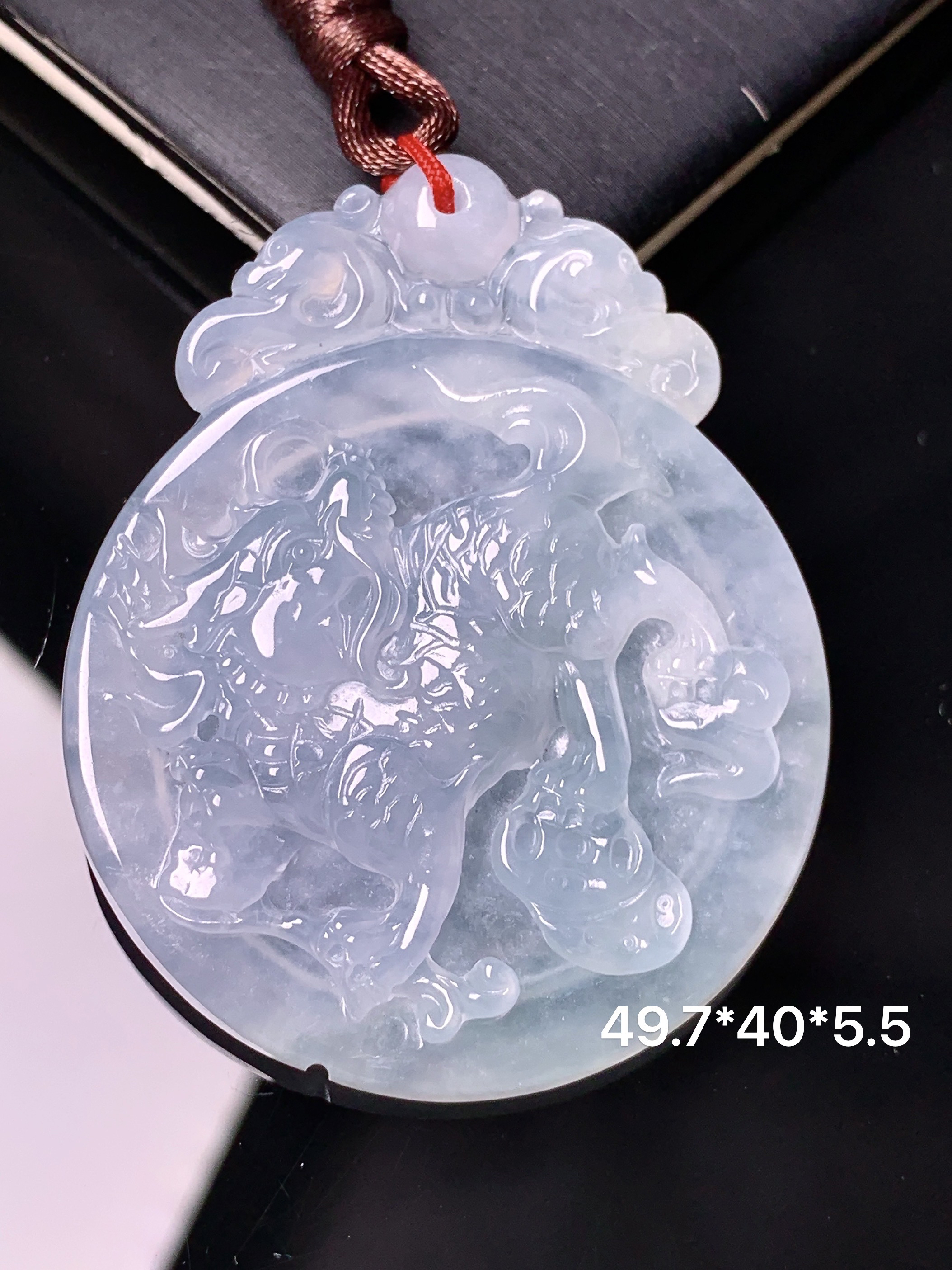 冰种麒麟牌吊坠 玉质细腻 色泽艳丽清新 水润亮眼 整体尺寸49.7*40*5.5 b2