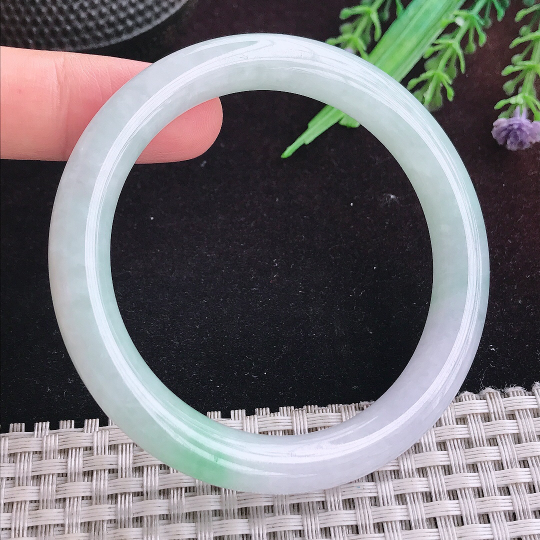实拍A货翡翠55/9/8.8老坑秀气冰润圆条手镯天然玉镯平安镯女款