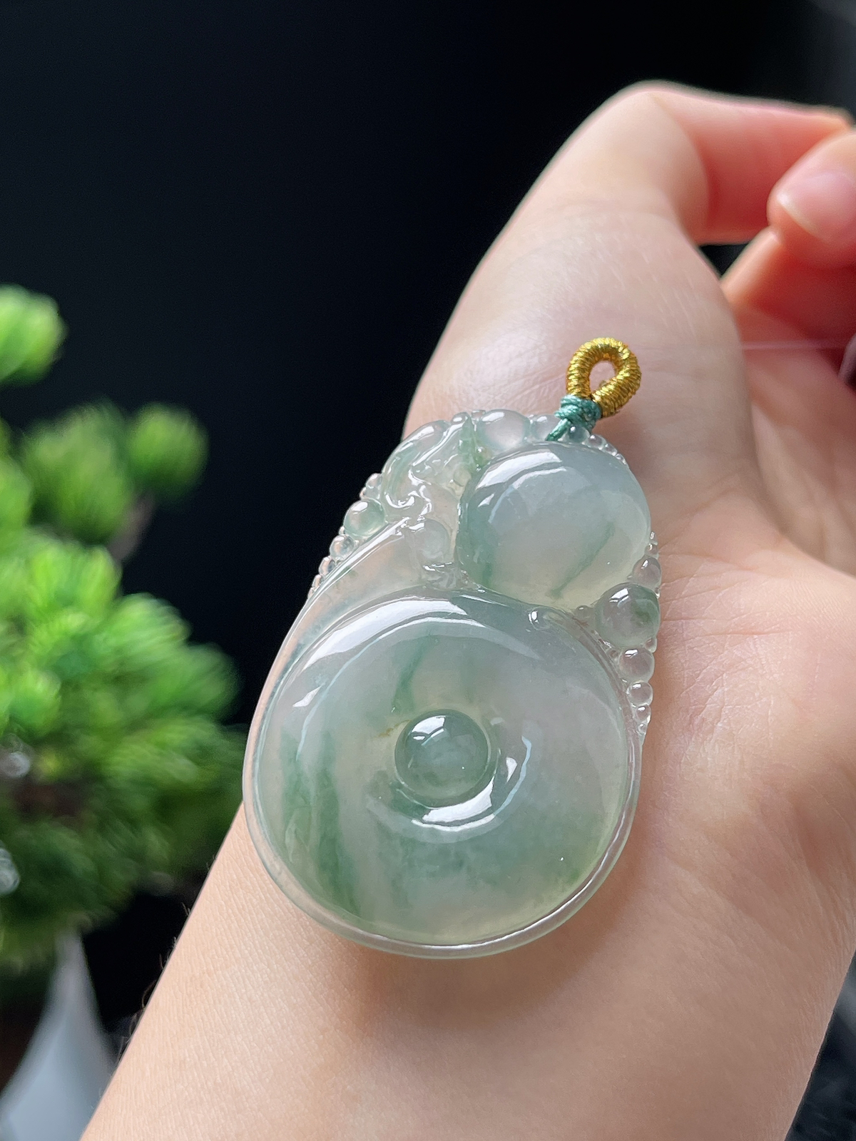 翡翠冰糯种飘花福贝挂件