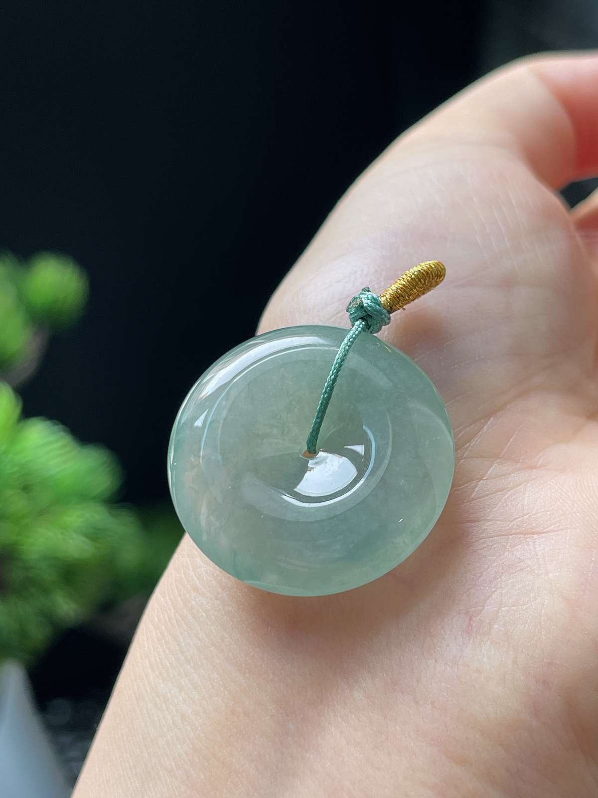 翡翠冰糯种飘绿平安扣