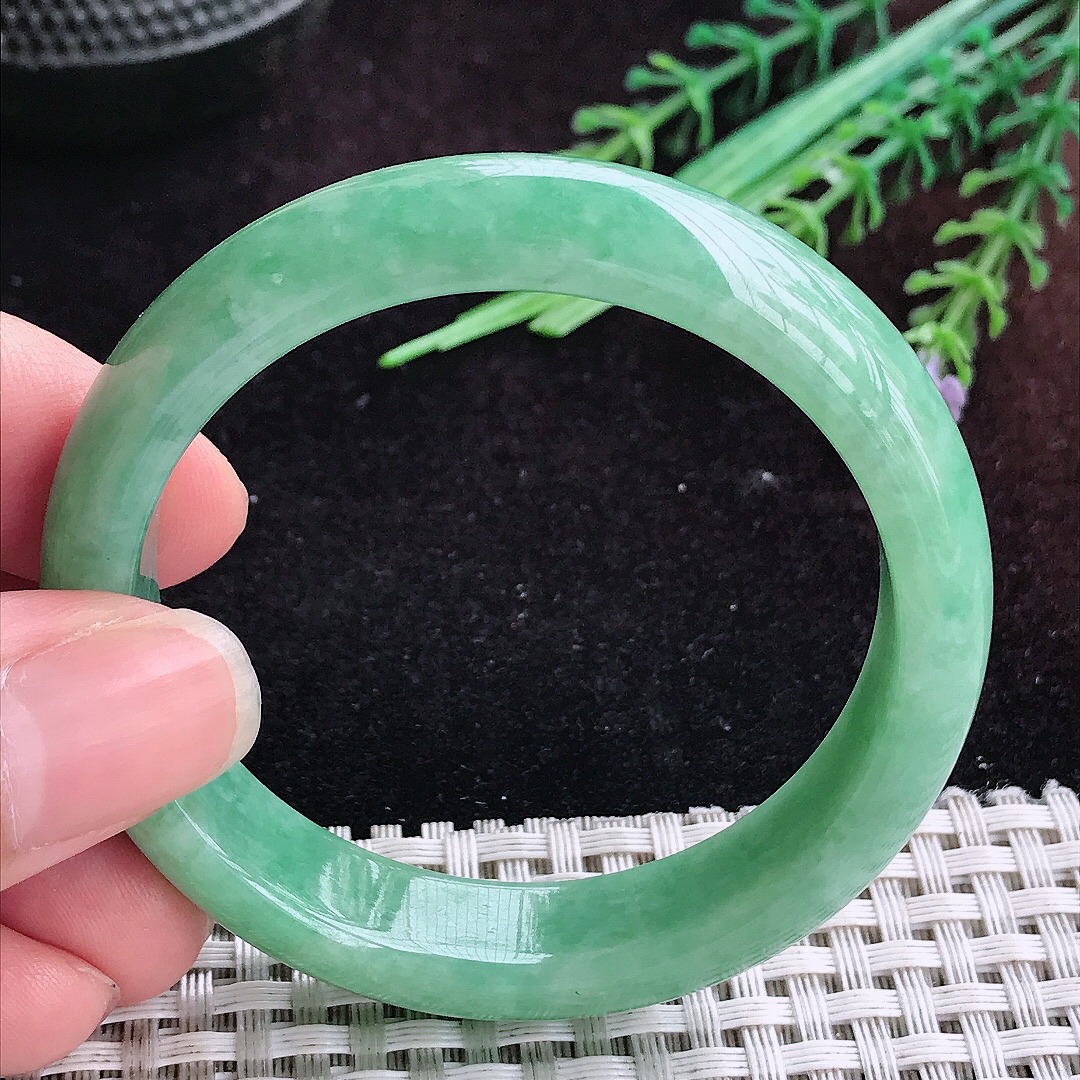 实拍A货翡翠50.5/12.5/7.2小圈口老坑温润满绿手镯天然玉镯平安镯女款