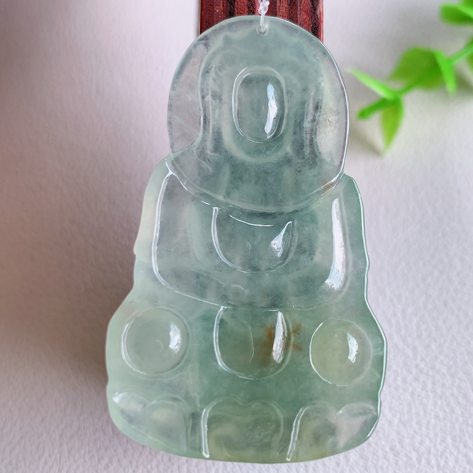 冰润精雕观音吊坠，法相端庄大气，工艺精湛，种色浓郁，细腻饱满冰润，种老水足，收藏佳品，佩戴大气  W49.14  尺寸：47.5-28.5-4.2mm