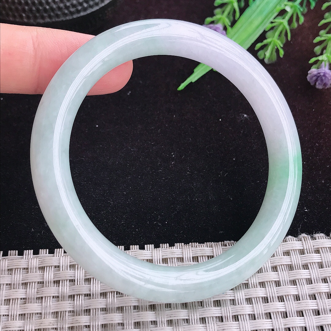 实拍A货翡翠55/9/8.8老坑秀气冰润圆条手镯天然玉镯平安镯女款