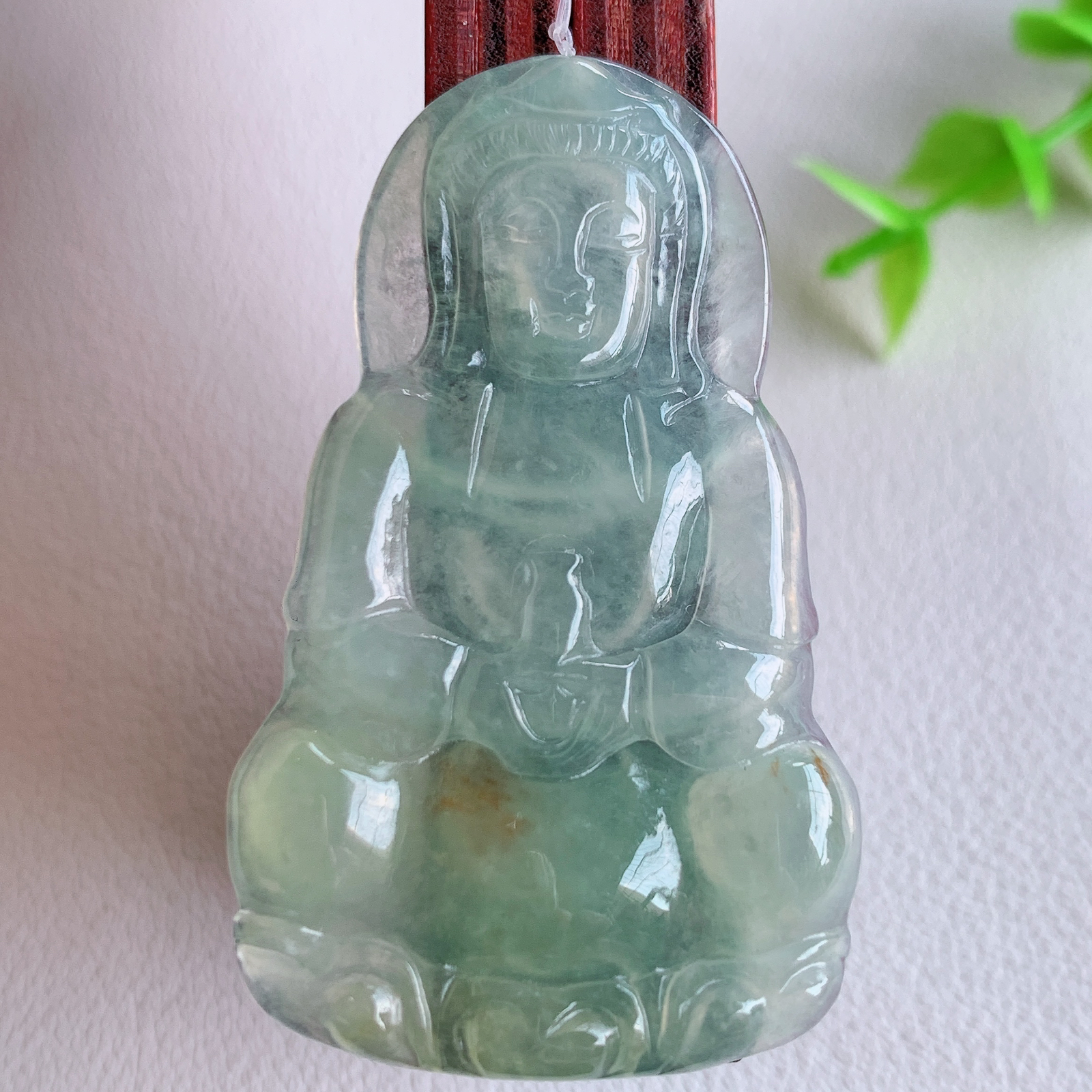 冰润精雕观音吊坠，法相端庄大气，工艺精湛，种色浓郁，细腻饱满冰润，种老水足，收藏佳品，佩戴大气  W