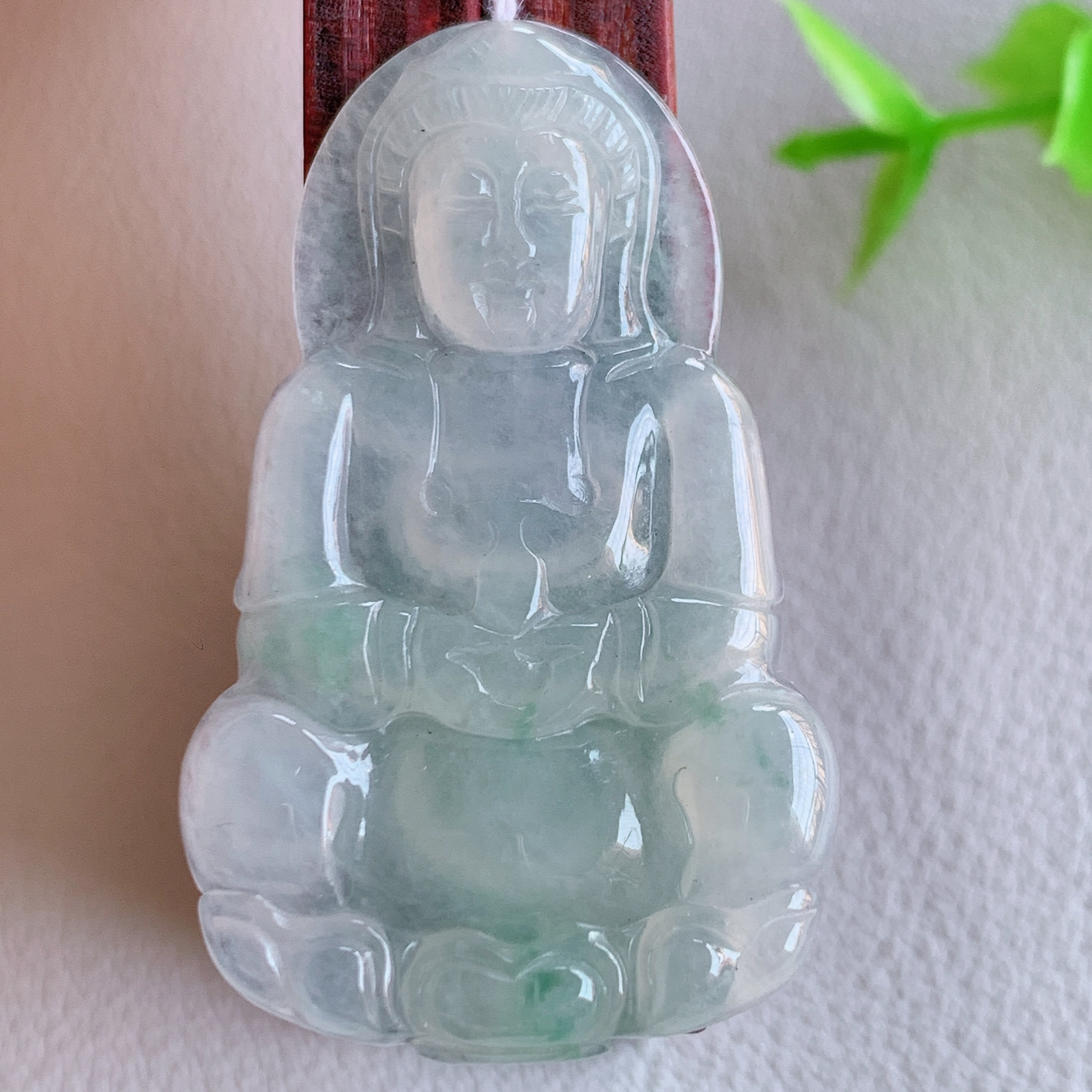 冰润精雕观音吊坠，法相端庄大气，工艺精湛，种色浓郁，细腻饱满冰润，种老水足，收藏佳品，佩戴大气  W415.14   尺寸：38.8-23.5-3.5mm