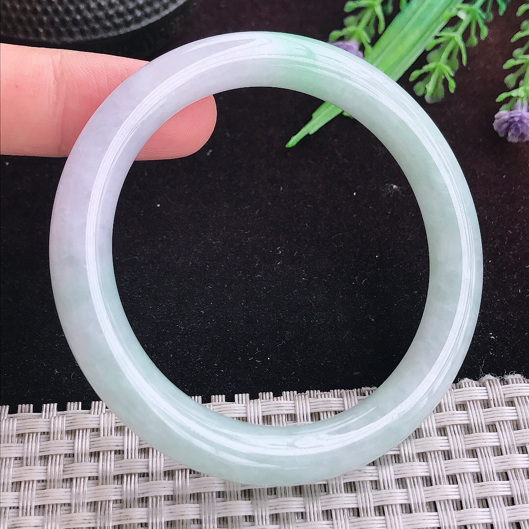实拍A货翡翠55/9/8.8老坑秀气冰润圆条手镯天然玉镯平安镯女款