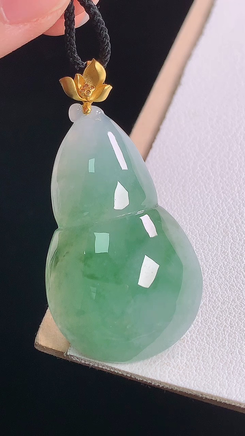 ️18K冰飘绿葫芦吊坠，无裂，尺寸:45.9-37.6-22.8-8.9mm 13