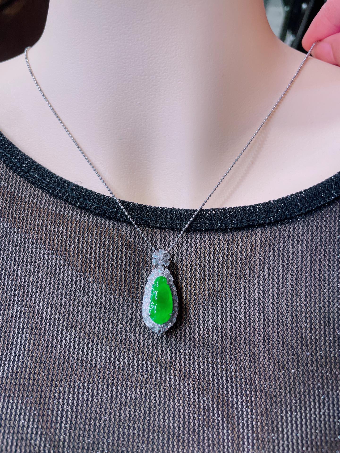 ️高冰绿福豆吊坠，晶莹剔透，新颖时尚，品相，6-8-2