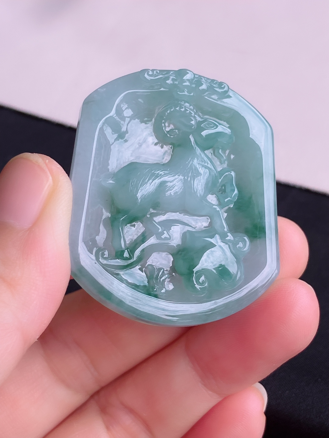 冰飘花生肖羊牌，花色清爽，尺寸44.5/37.6/6.6/自然光实拍