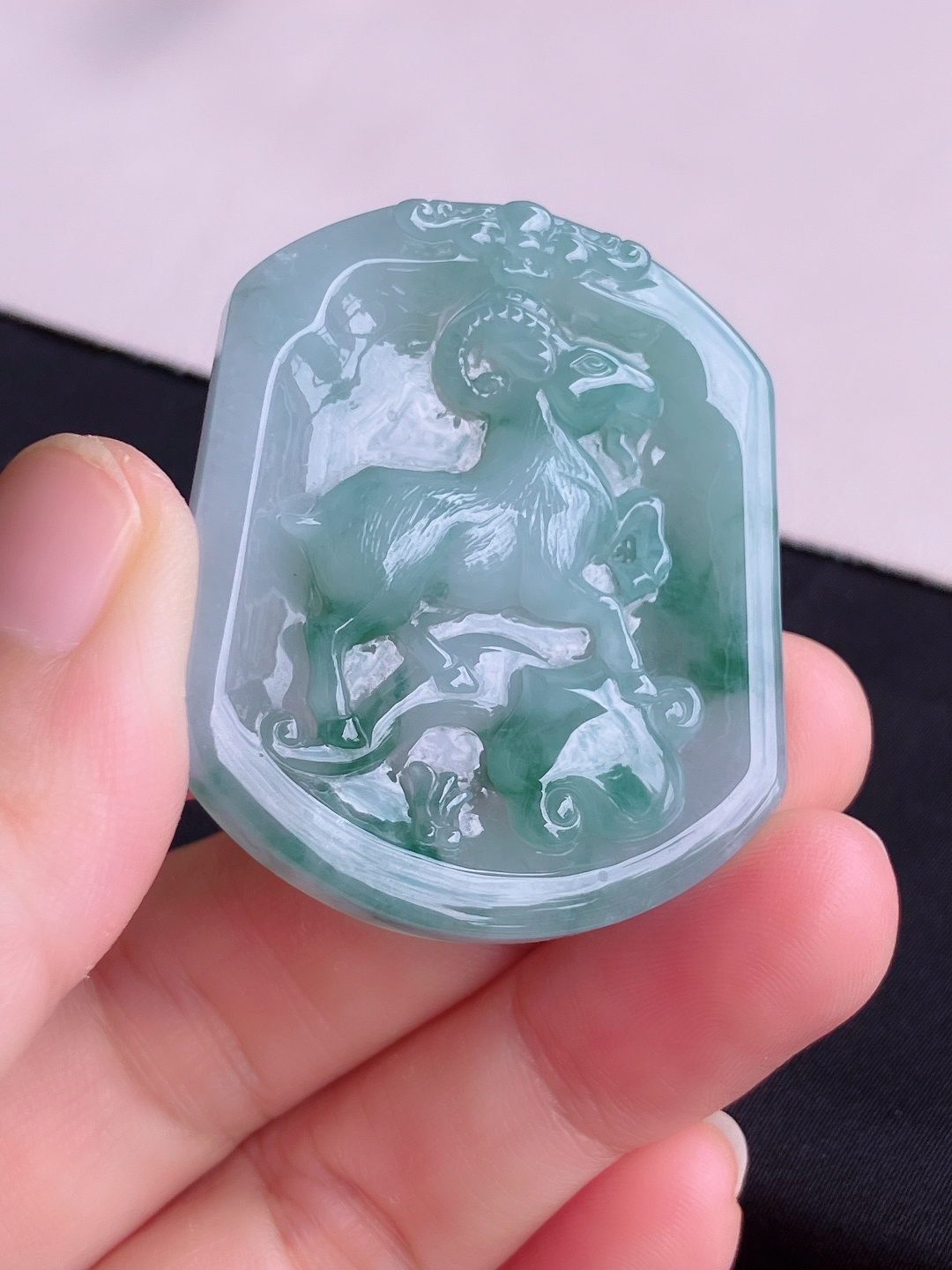 冰飘花生肖羊牌，花色清爽，尺寸44.5/37.6/6.6/自然光实拍