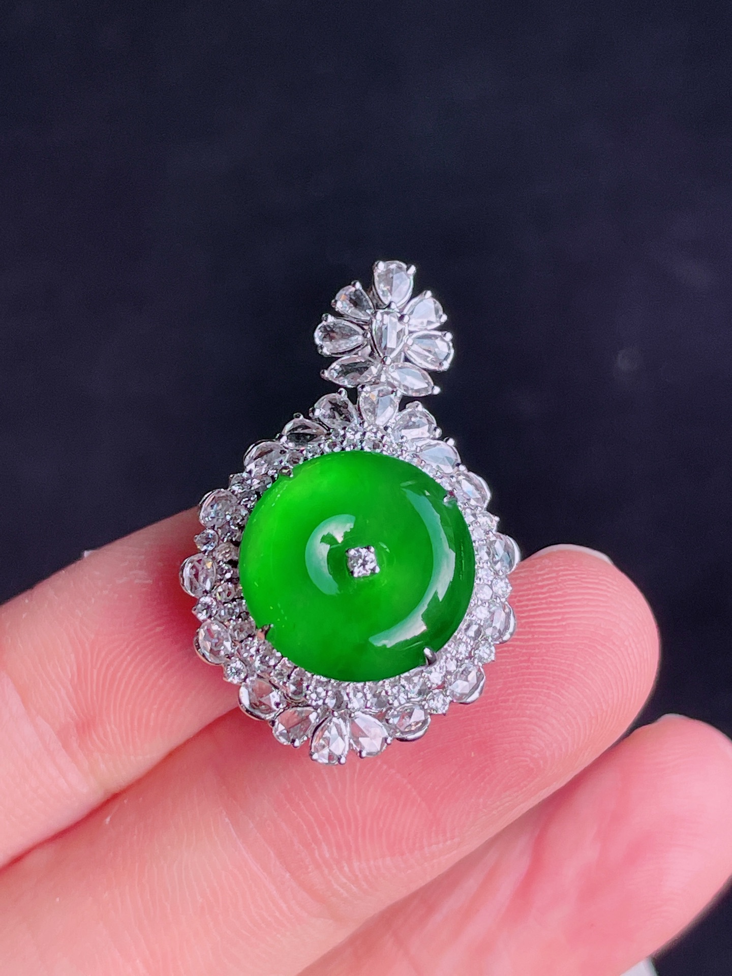 ️高冰绿平安扣吊坠，晶莹剔透，新颖时尚，品相，15-3