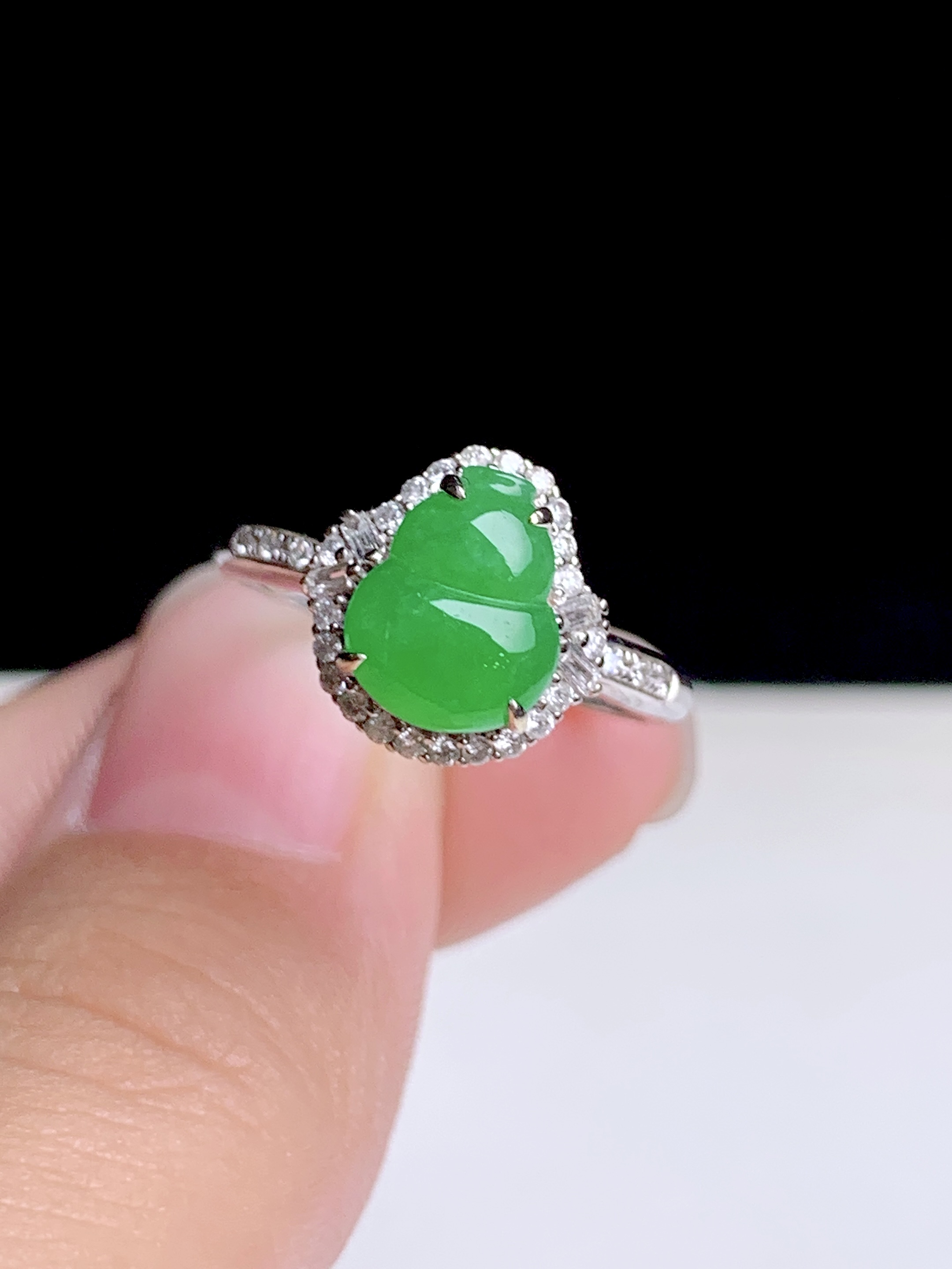 冰阳绿葫芦戒指，18k金钻镶嵌，11-10.5-8