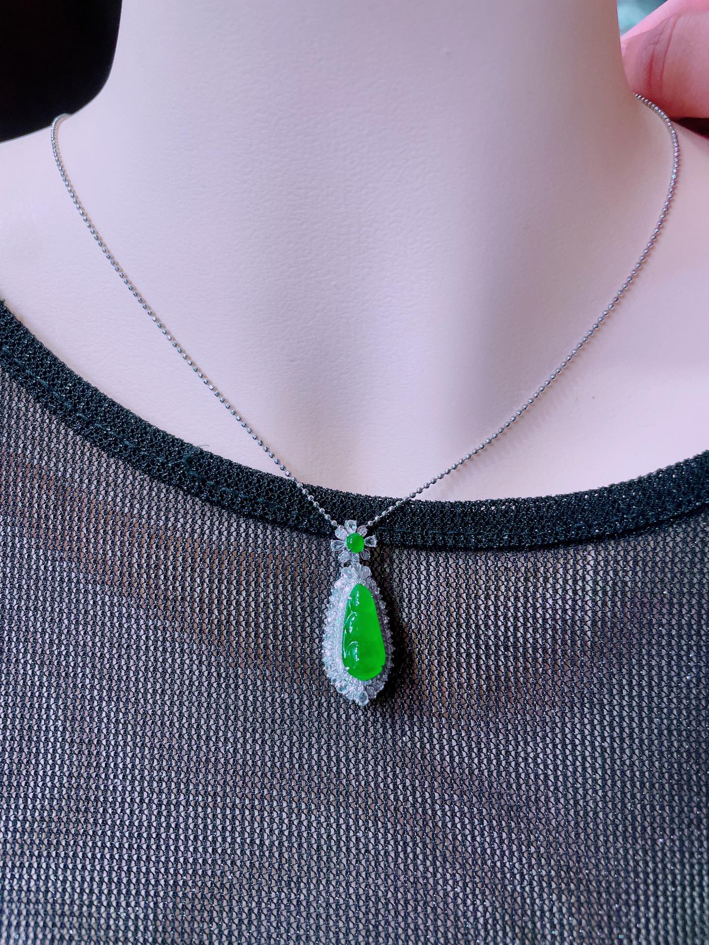 高冰绿福豆吊坠，晶莹剔透，新颖时尚，品相，16-7.5-4