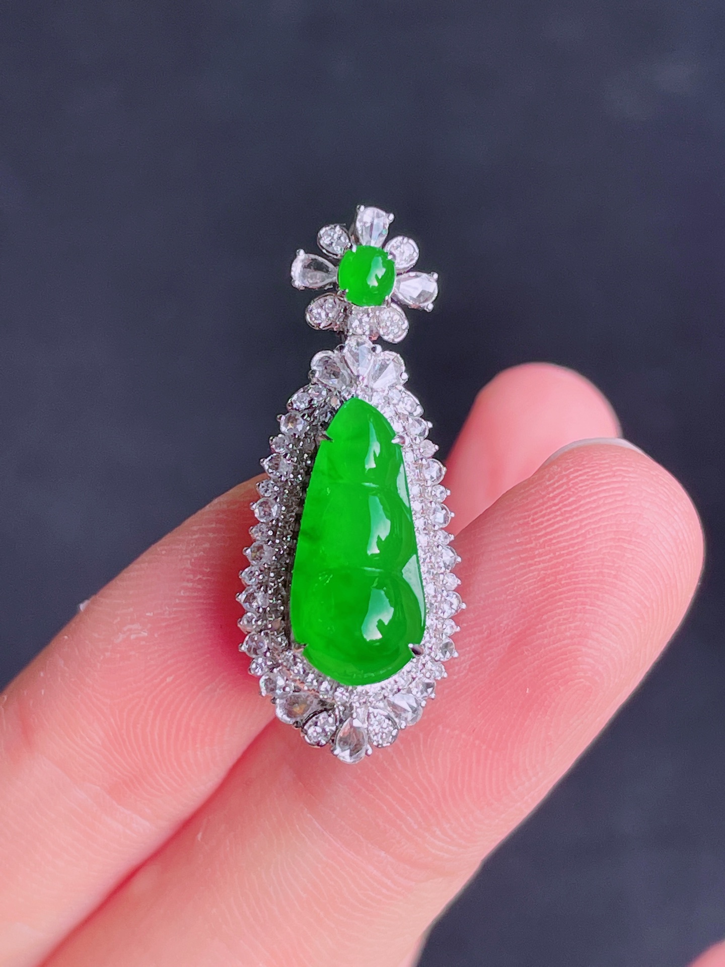 高冰绿福豆吊坠，晶莹剔透，新颖时尚，品相，16-7.5-4
