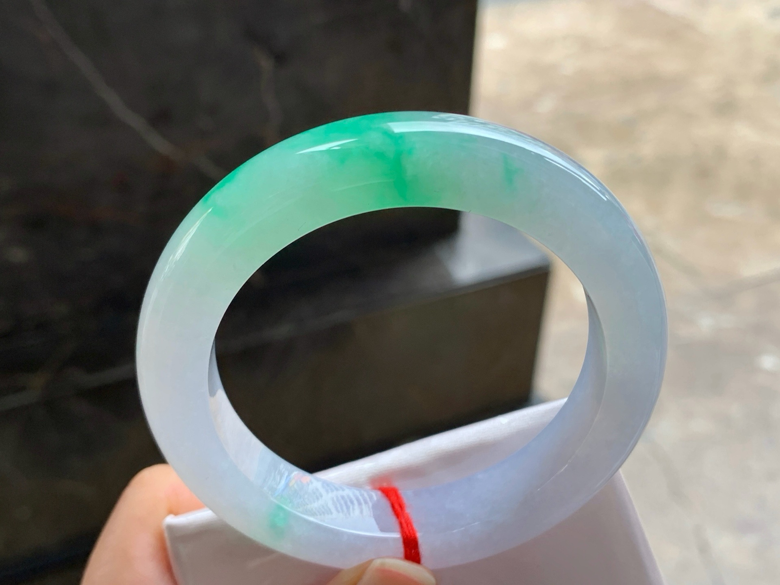 55.7-12.3-10.2
阳绿色手镯^_^清新