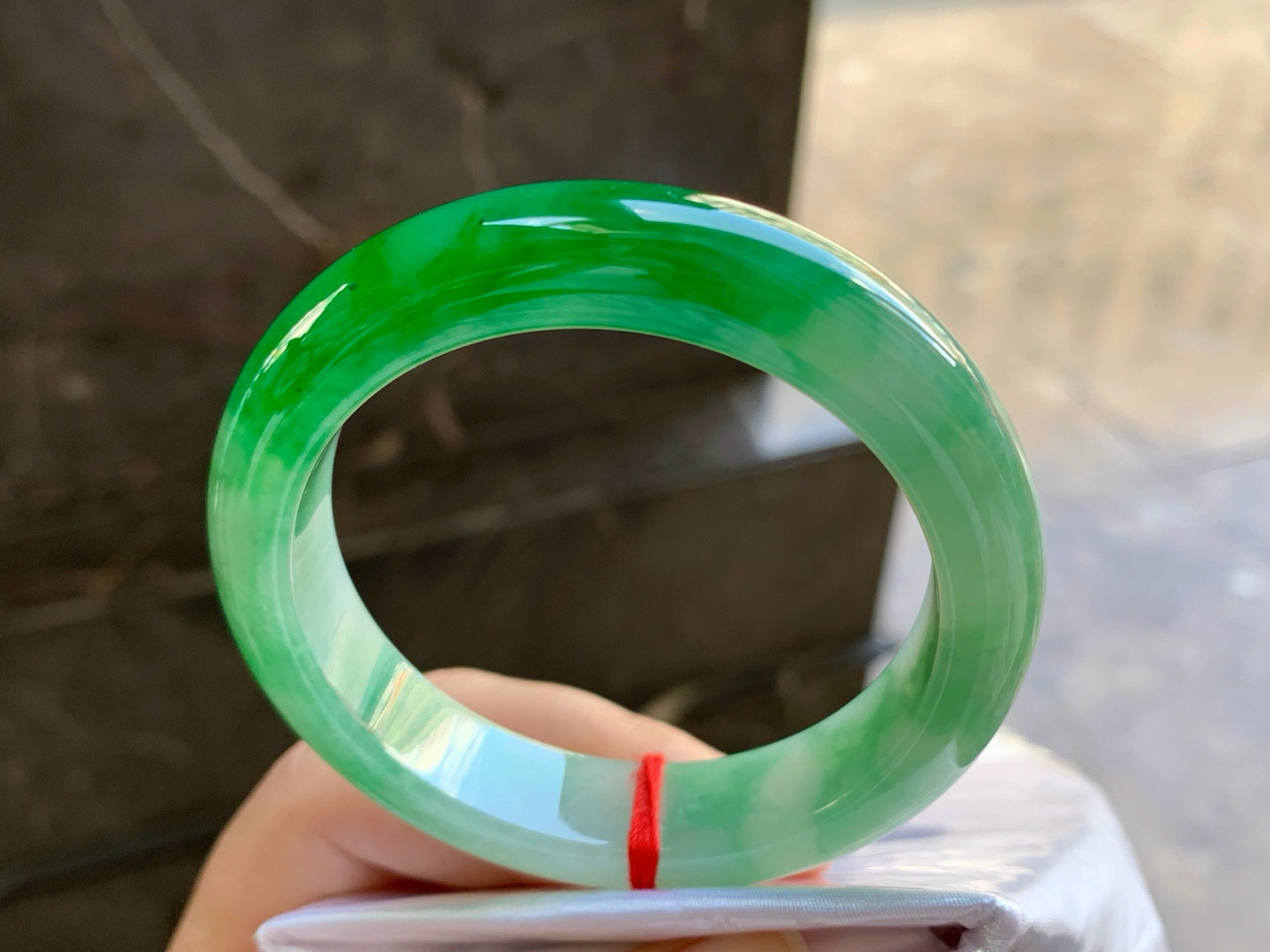 53.5-12.6-8.5
辣绿色手镯^_^鲜艳