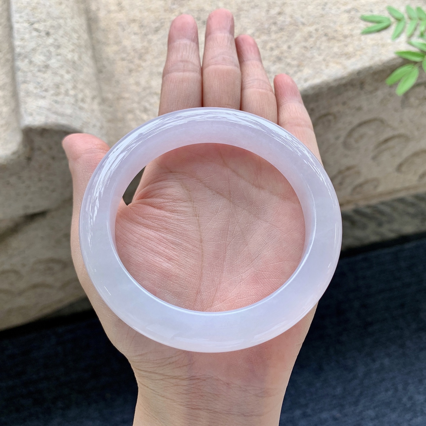正圈61 62，圈口62.8/12.2/10.7，编码BA081724，糯冰粉紫，水润，种老，细腻，打灯有棉线