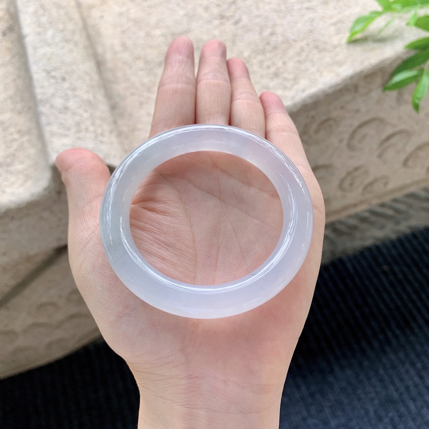 圆条50 51，圈口51.1/9.8/9.6，编码C5081764，冰种，清透，水润，种老，细腻，有棉纹。