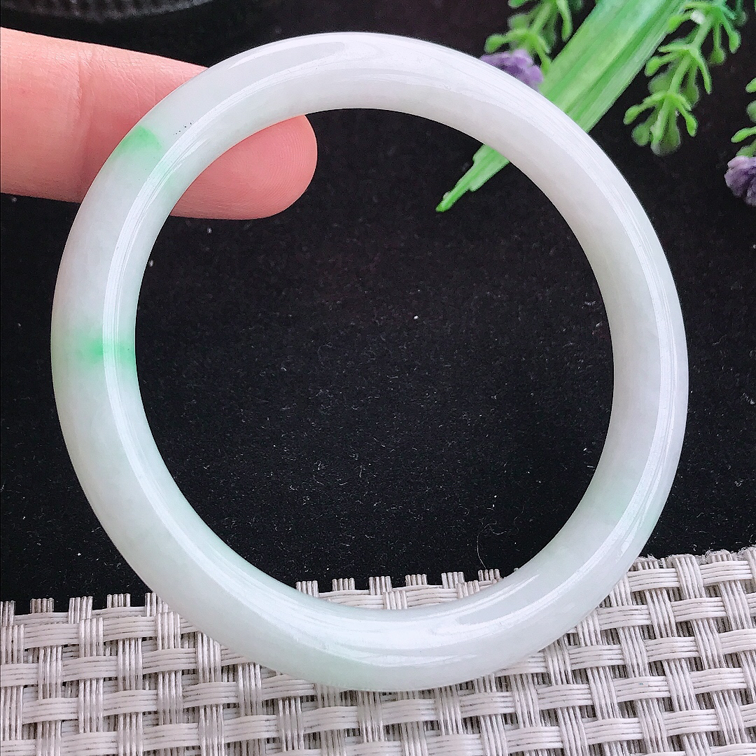 实拍A货翡翠54.5/7.7/8.2老坑冰润飘绿圆条手镯天然玉镯叮当镯女款
