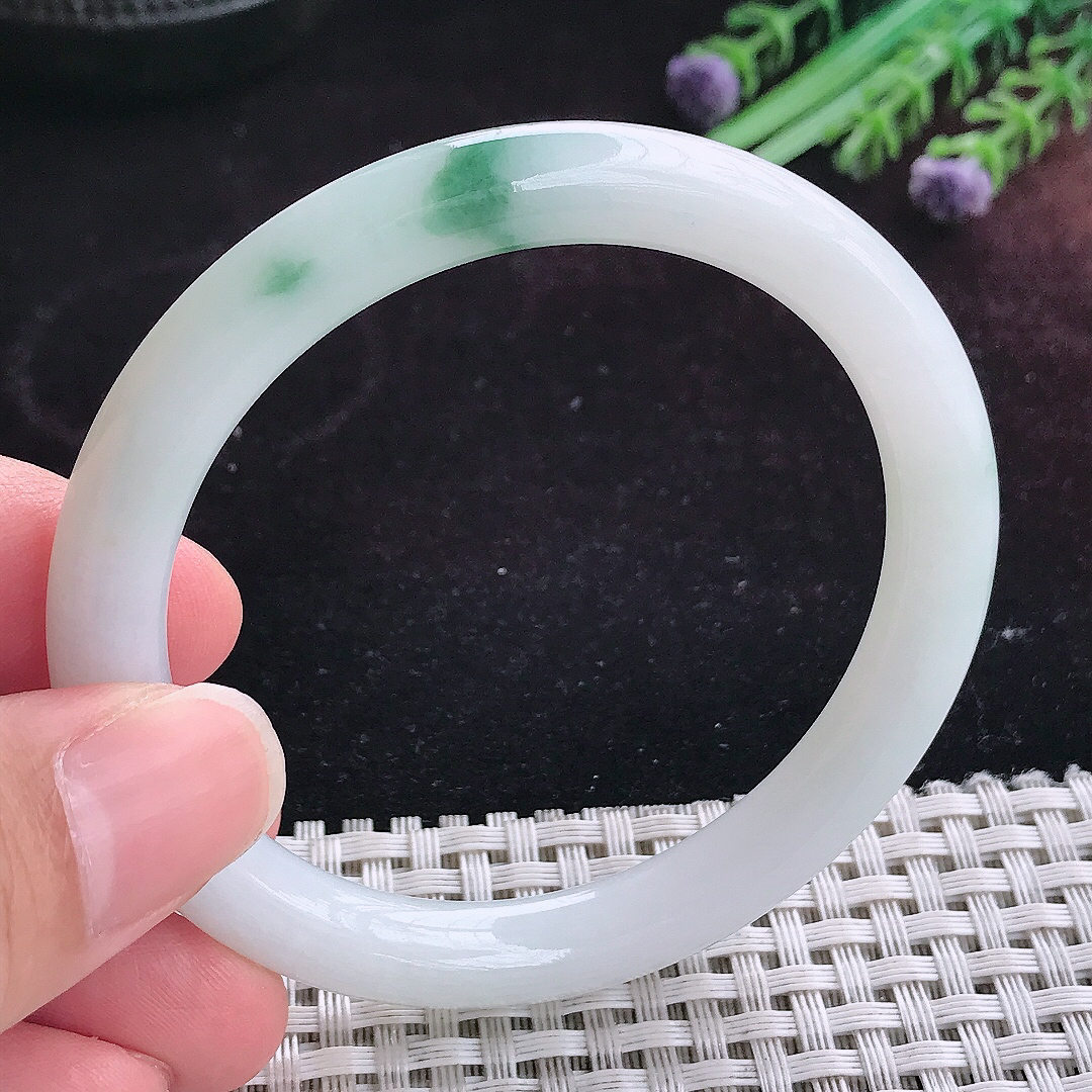 实拍A货翡翠54.5/8/8.3老坑精美冰润飘花圆条手镯天然玉镯平安镯女款