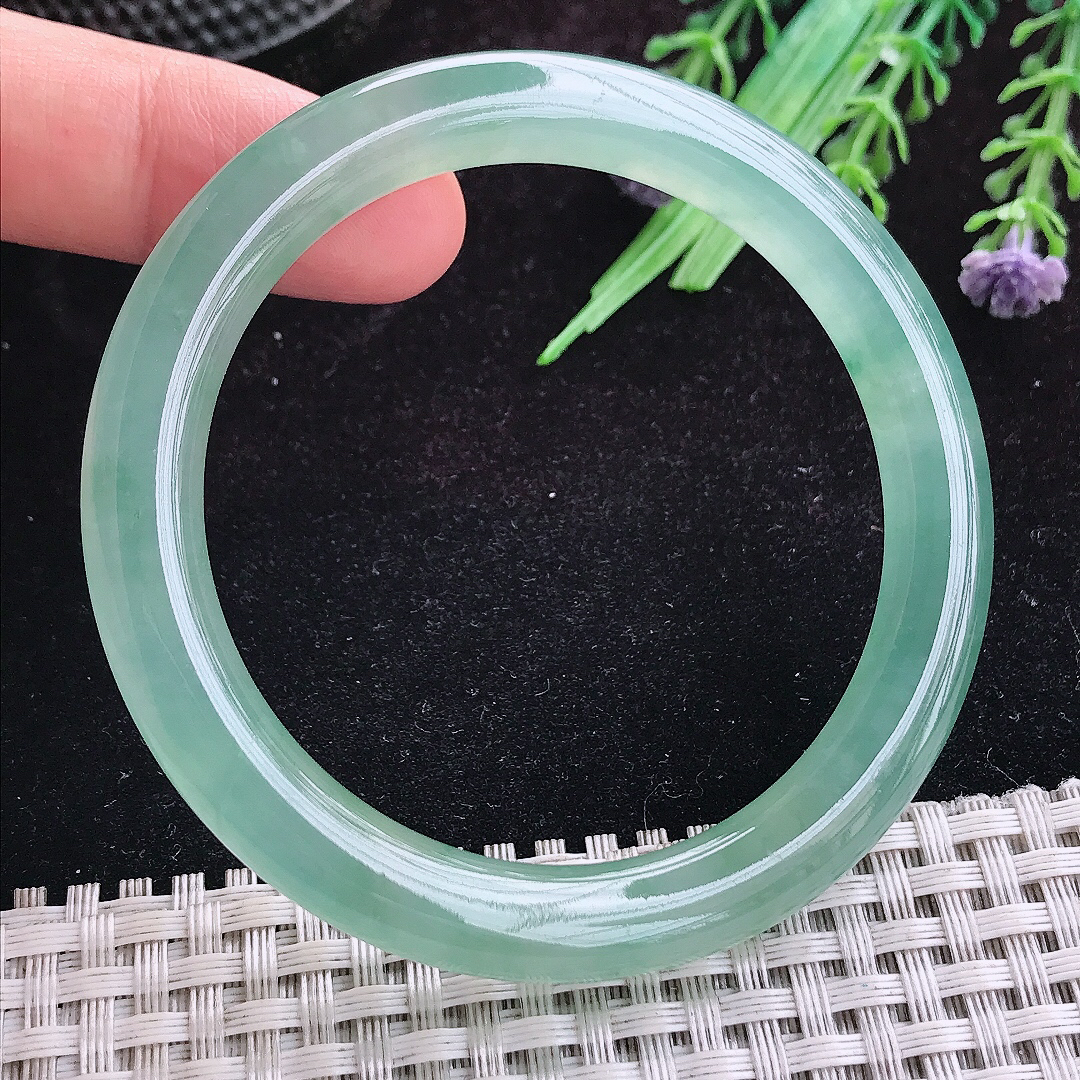 实拍A货翡翠54.5/8.3/8.7老坑冰胶果冻冰晴满绿圆条手镯天然玉镯平安镯女款