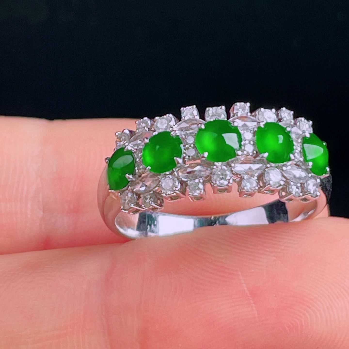 ️冰绿戒指，18k金镶嵌，老种起光，细底通透，尺寸：裸石3.8/3.8/2mm0817