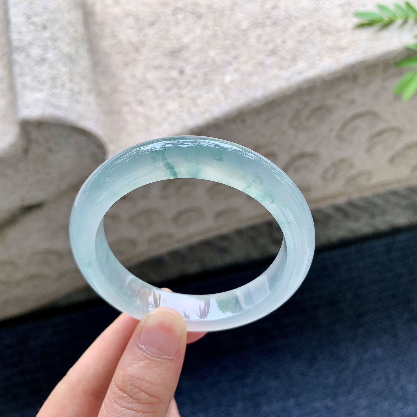 正圈53 54，圈口53.8/11.6/8.3，编码HT081804，冰飘花，水润，种老，细腻，打灯有絮线