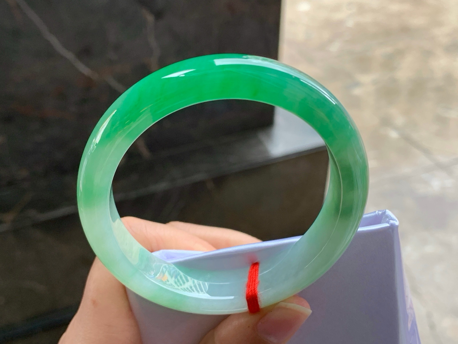 56-12.6-8.3
绿色手镯^_^鲜艳