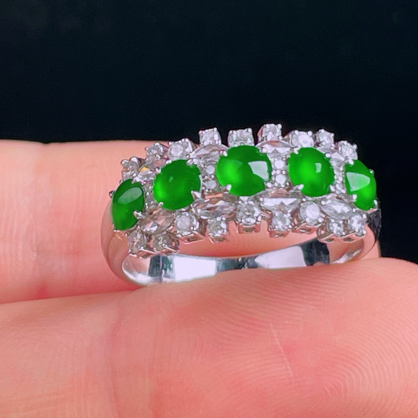 ️冰绿戒指，18k金镶嵌，老种起光，细底通透，尺寸：裸石3.8/3.8/2mm0817