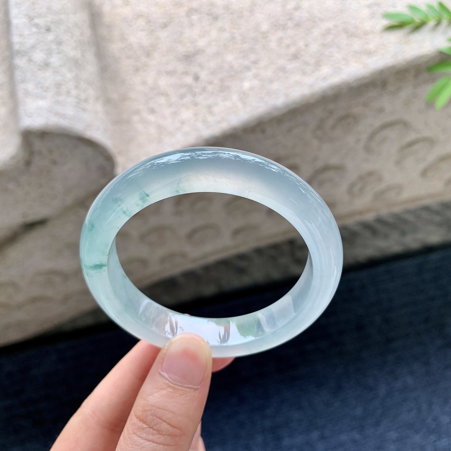 正圈53 54，圈口53.8/11.6/8.3，编码HT081804，冰飘花，水润，种老，细腻，打灯有絮线