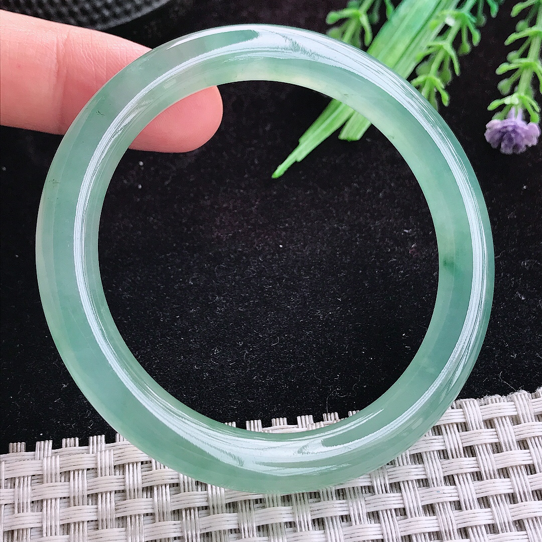 实拍A货翡翠54.5/8.3/8.7老坑冰胶果冻冰晴满绿圆条手镯天然玉镯平安镯女款
