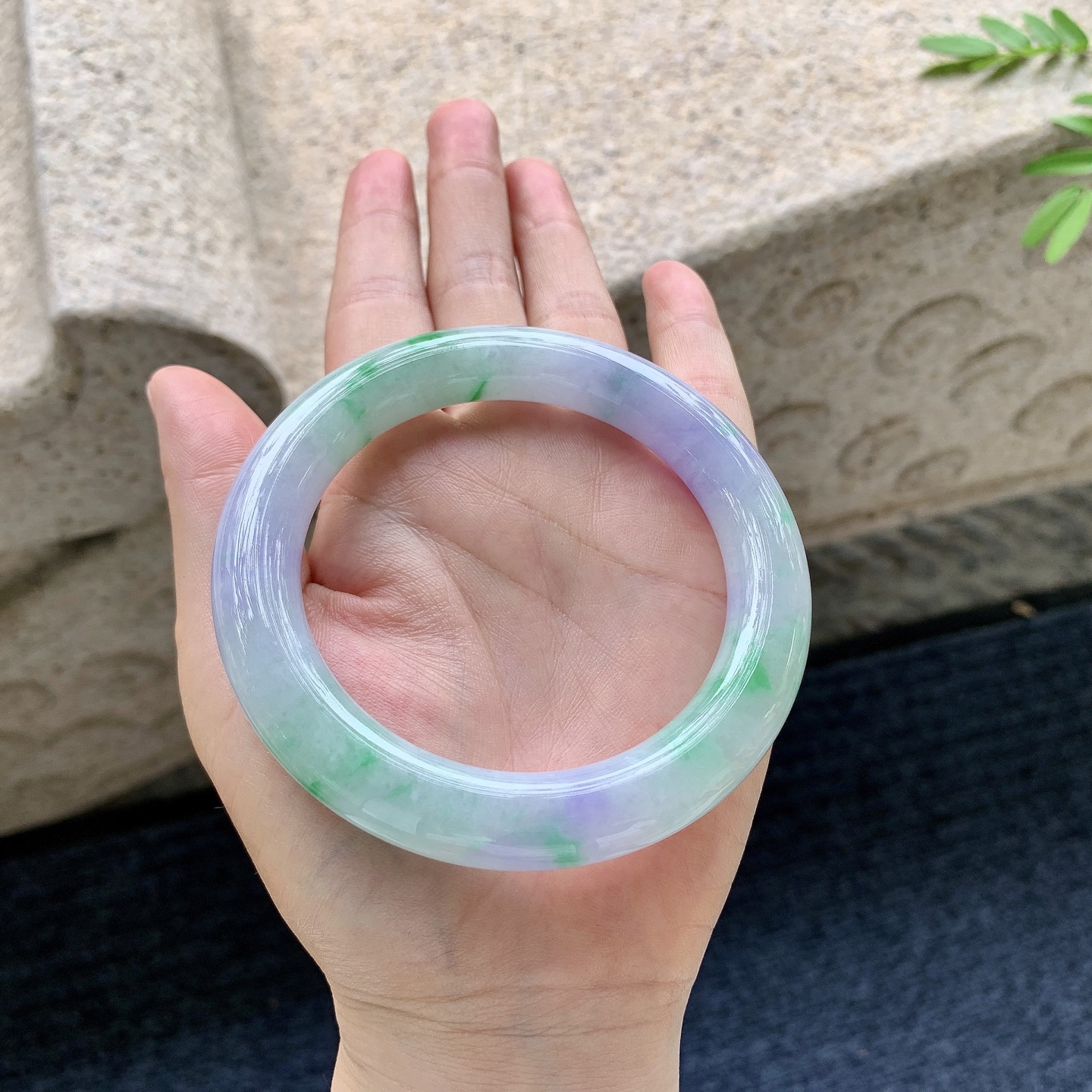 圆条60 61，圈口60.3/11.6/11.7，编码G9081841，糯冰椿彩，水润，种老，细腻，打灯有絮线
