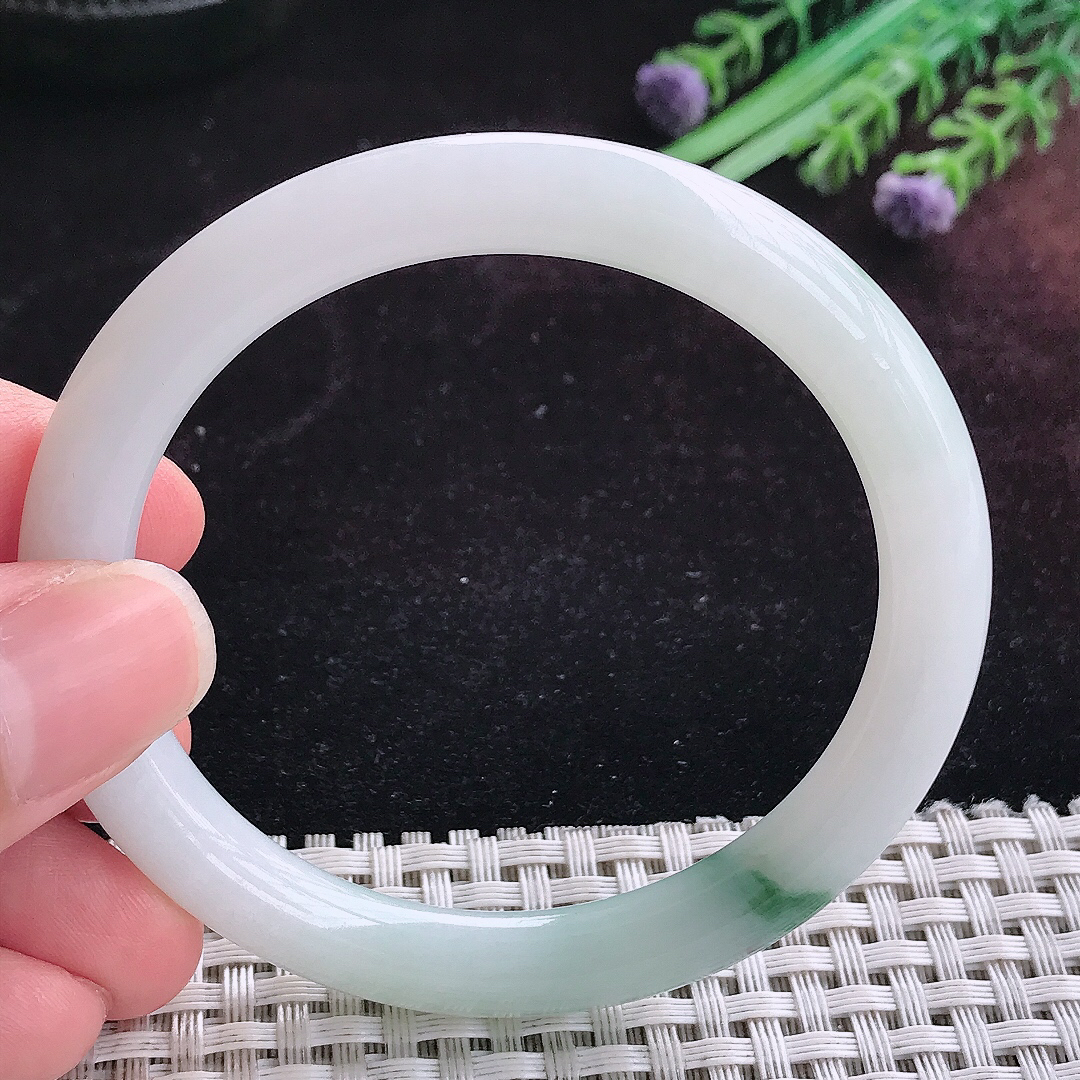 实拍A货翡翠54.5/8/8.3老坑精美冰润飘花圆条手镯天然玉镯平安镯女款