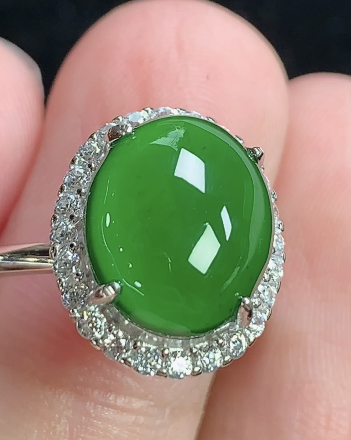 秒杀，满绿蛋面戒指，尺寸11.8-9.8-3.0mm