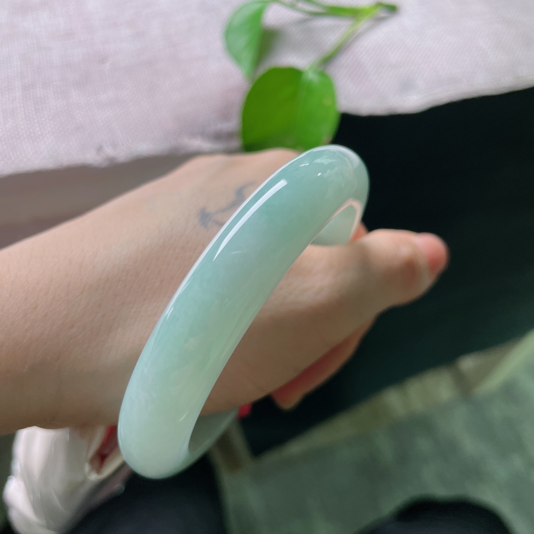 58/12.4/8.8，蓝底正圈，清秀，婉约动人，青出于蓝，落落大方，无裂，ss57045a