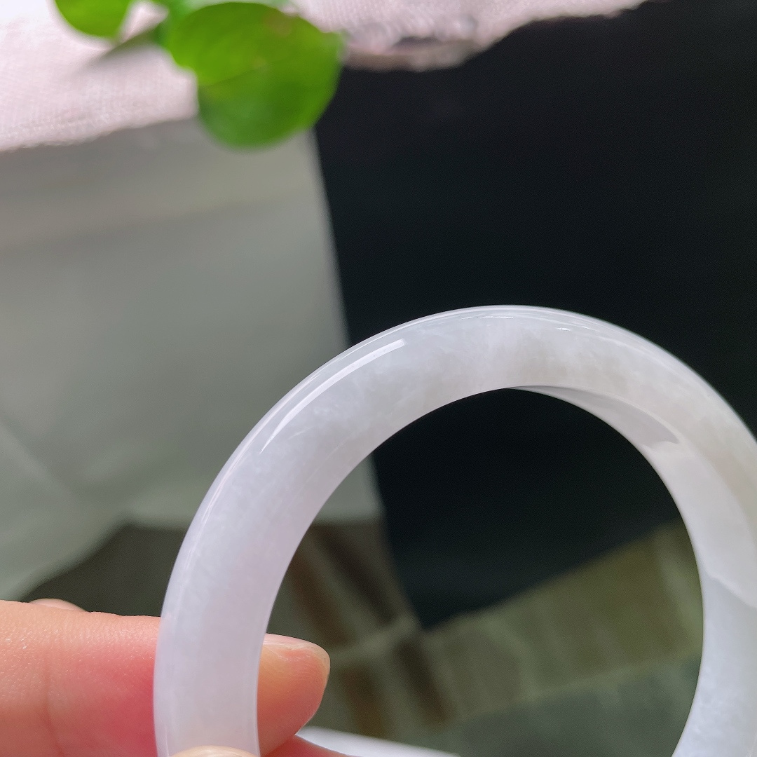 白月光正圈，晶体感，种老细腻水头足，通体匀净素白柔光。ss55869a