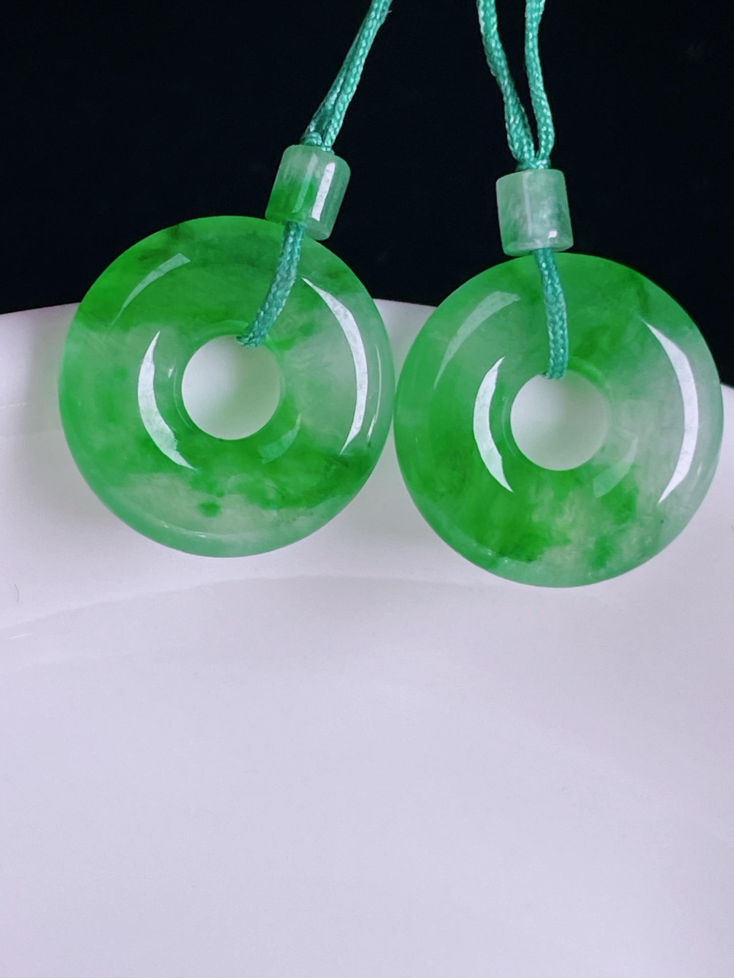 冰绿耳坠，老种起光，细底通透，尺寸：13.5/3mm0817