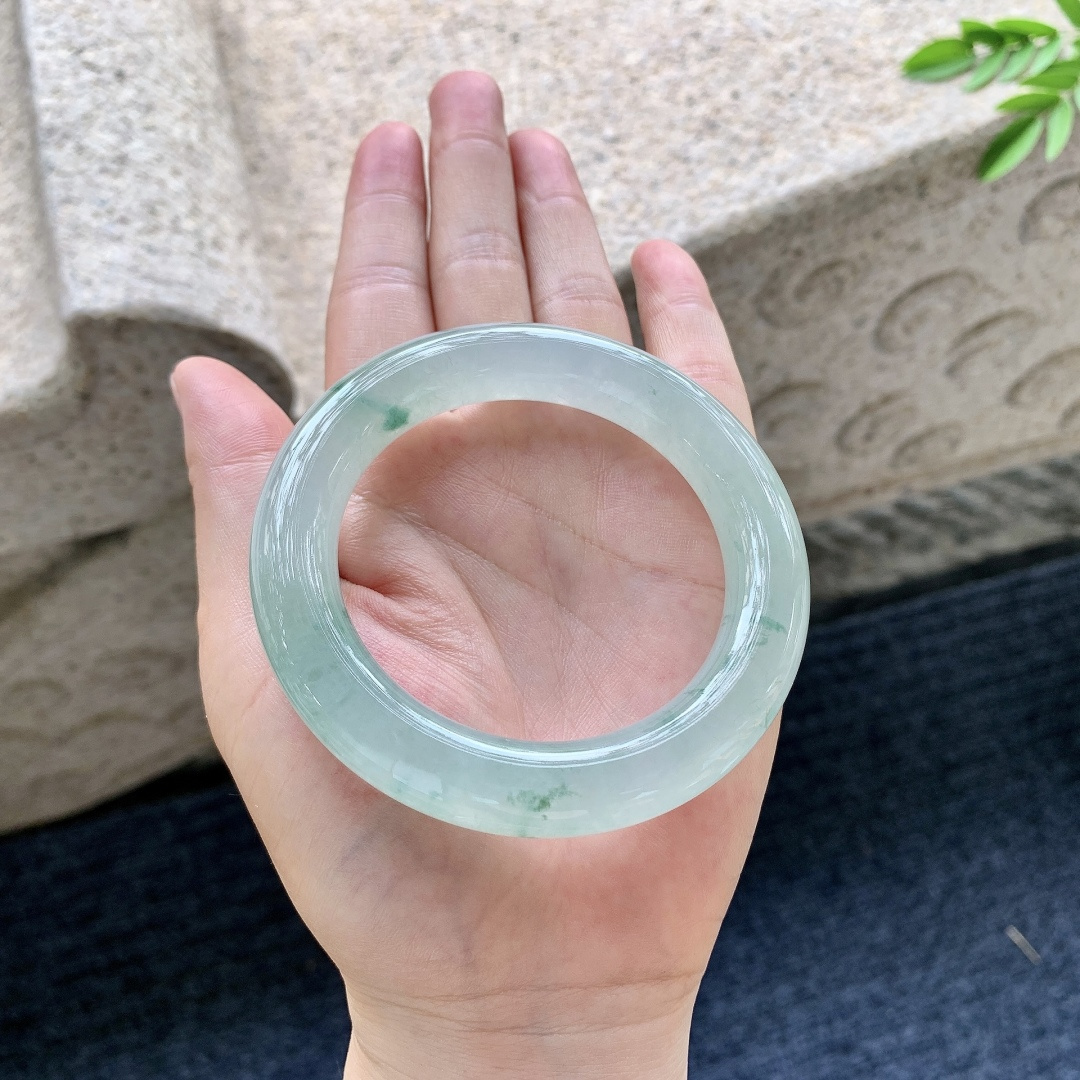 圆条54 55，圈口55/11.7/11.2，编码A1081622，冰晴底飘花，清透，水润，种老，细腻，打灯有絮线