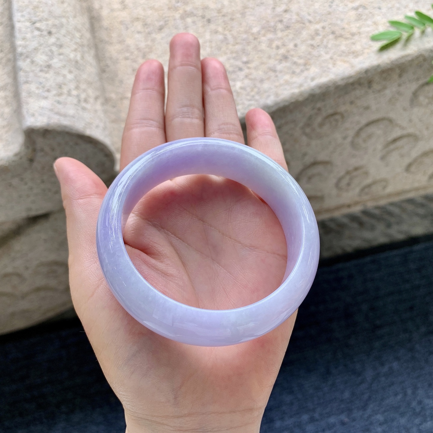 正圈58 59，圈口59/18.2/8.2，编码HJ081818，描述宽版，水润，种老，细腻，无裂。