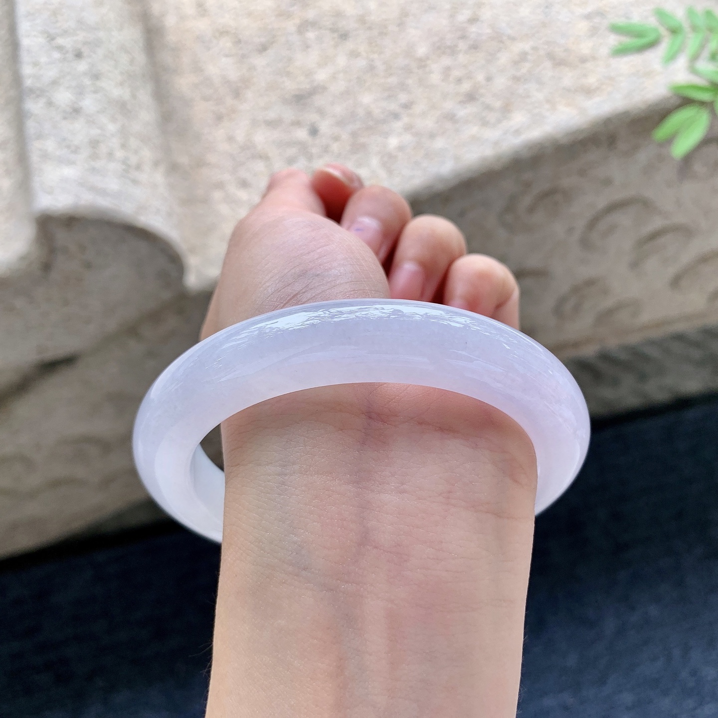 正圈61 62，圈口62.8/12.2/10.7，编码BA081724，糯冰粉紫，水润，种老，细腻，打灯有棉线