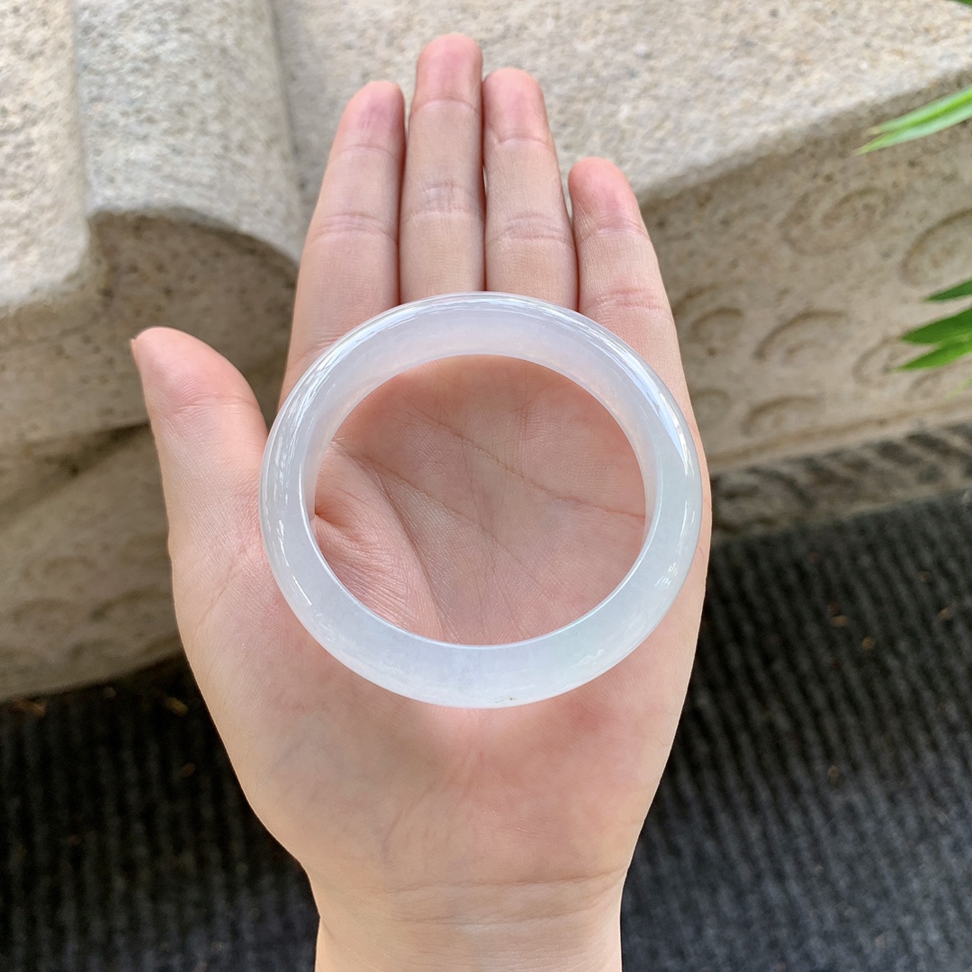 正圈49 50，圈口50.7/12.2/7.3，编码FL081594，糯冰底色，水润，种老，细腻，有