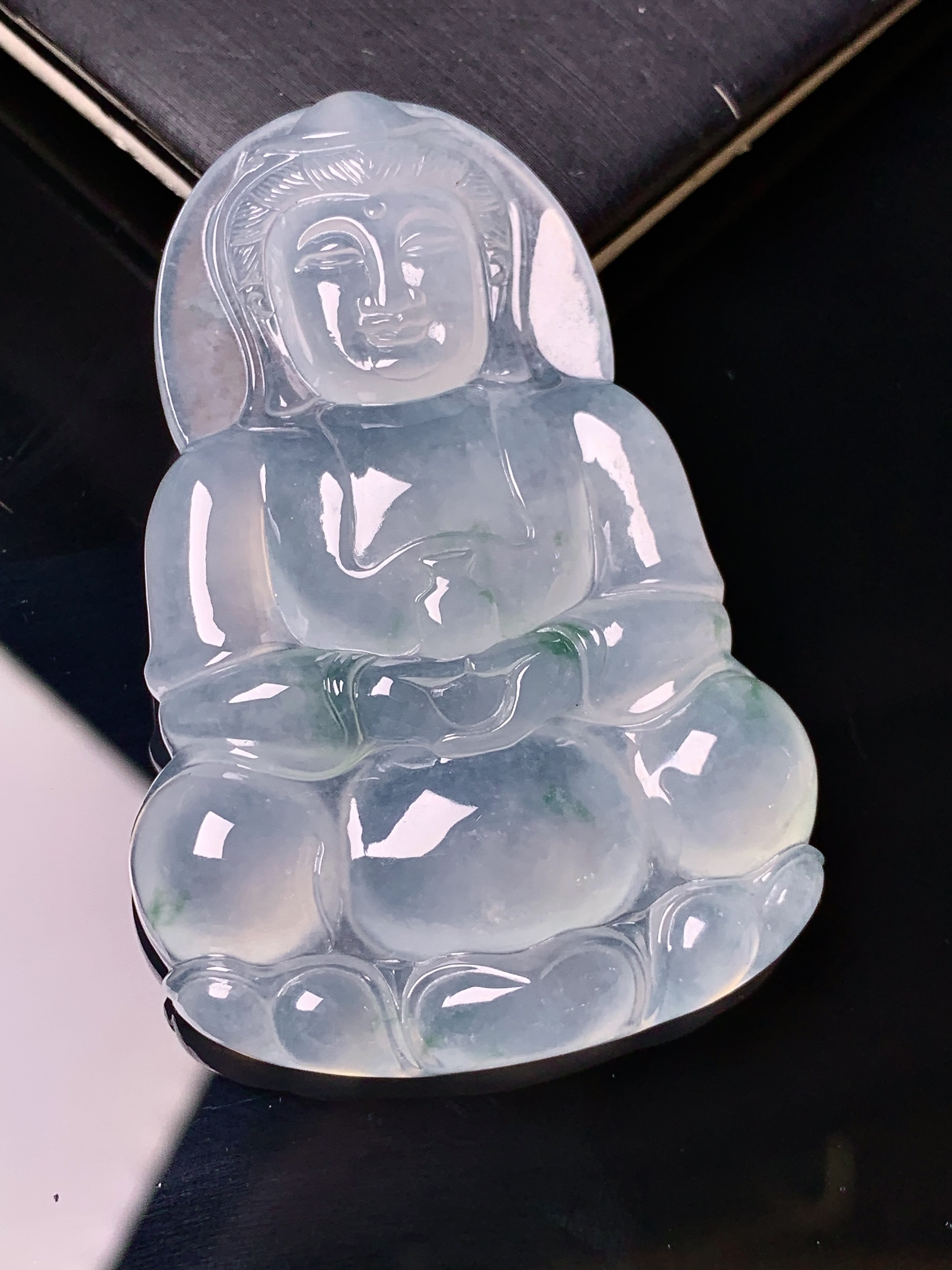 冰种观音菩萨吊坠 玉质细腻 色泽艳丽清新 水润亮眼 整体尺寸52.8*36*6.2 i2