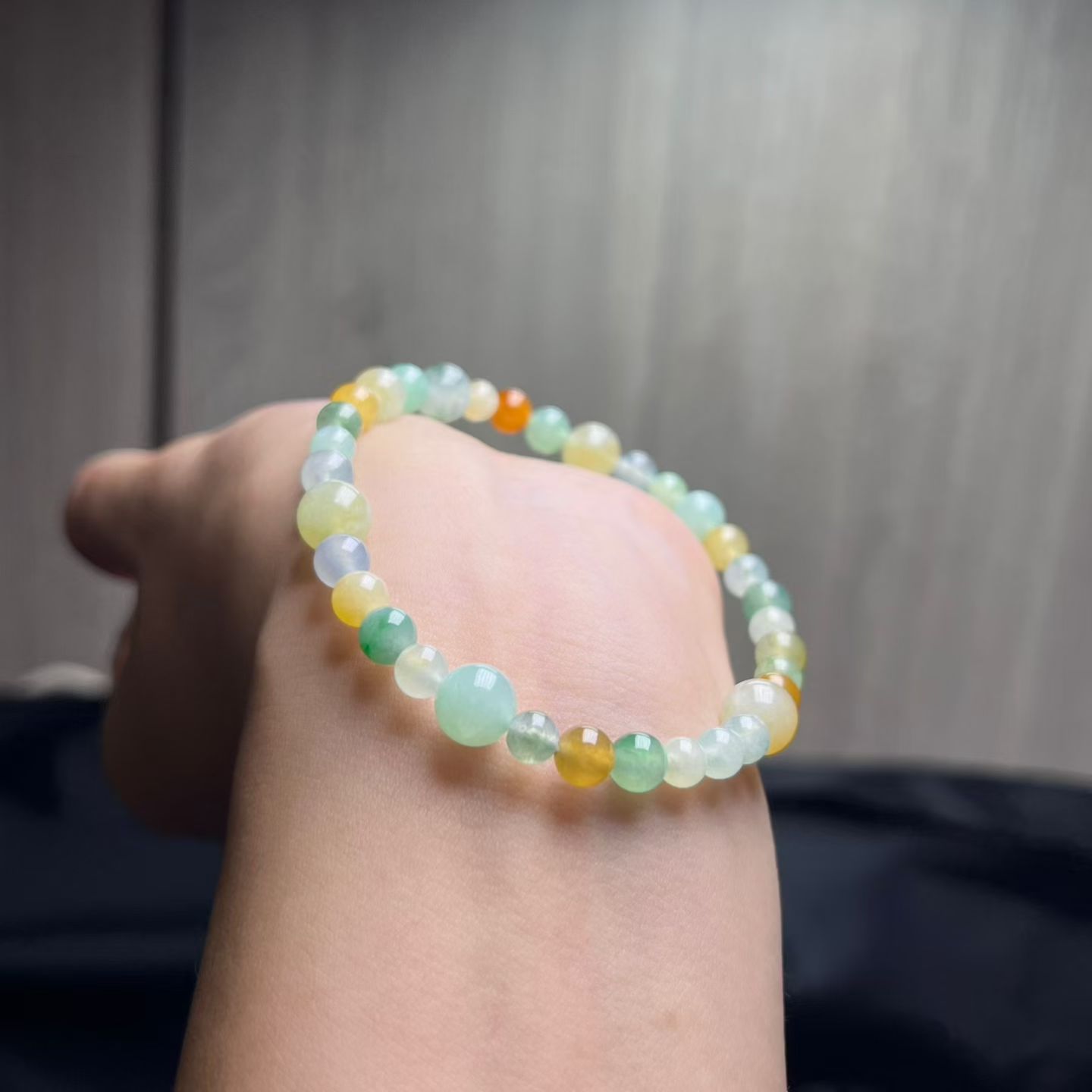 ️ 特色彩色手串，大小珠搭配，精致又俏皮，卡4.5mm-7.5mm，34颗