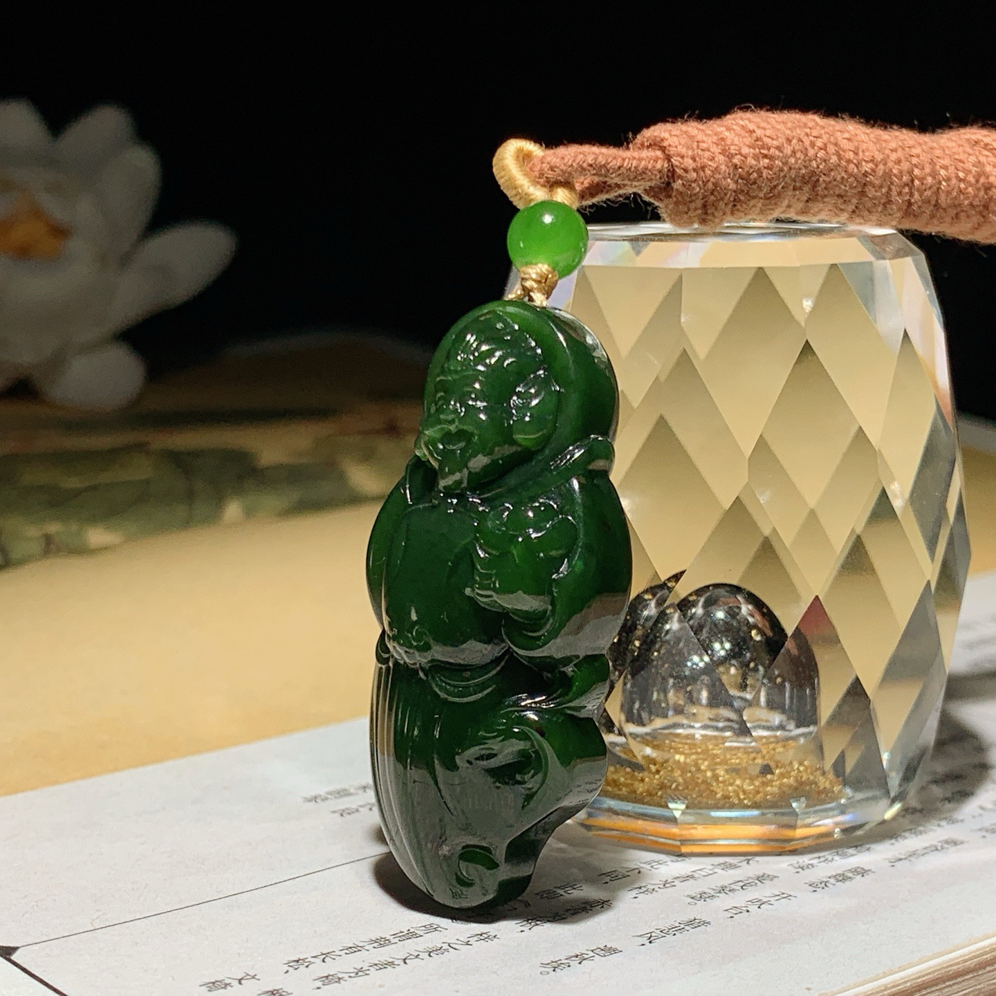 和田玉红皮料菠菜绿俄罗斯碧玉财神爷挂件！尺寸44/21/12重20克 玉质细腻油润 底色纯净 脂粉好