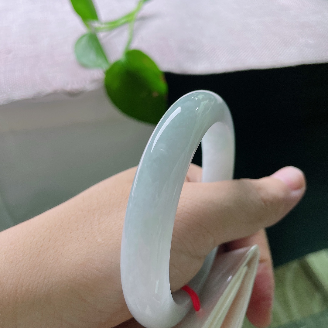 58.7/12.3/9.2，淡绿底正圈，色线，细腻柔和，柔光内敛。褪去繁杂，以纯粹温润诠释安静雅致，日常百搭，尽显温婉气质。ss56375a