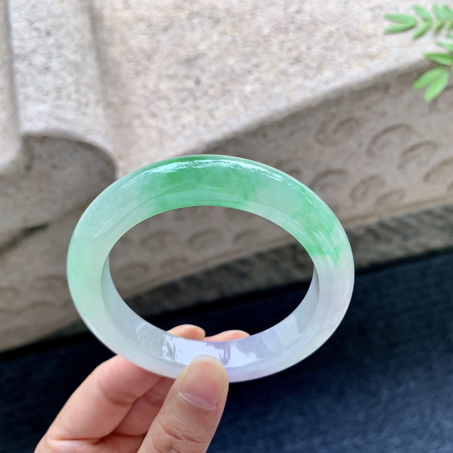 正圈55 56，圈口56.6/12/9.7，编码G9081627，描述冰糯春彩，水润，种老，细腻，打灯有絮线