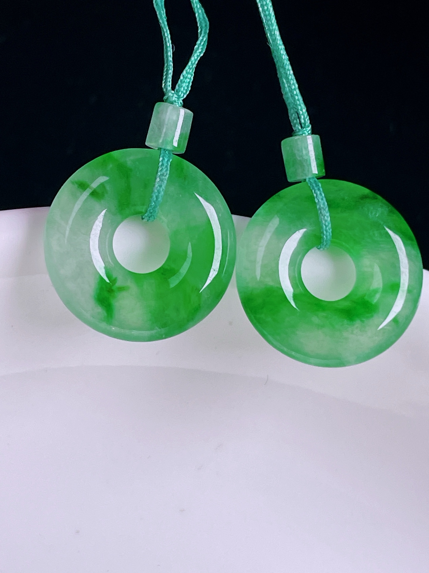 冰绿耳坠，老种起光，细底通透，尺寸：13.5/3mm0817